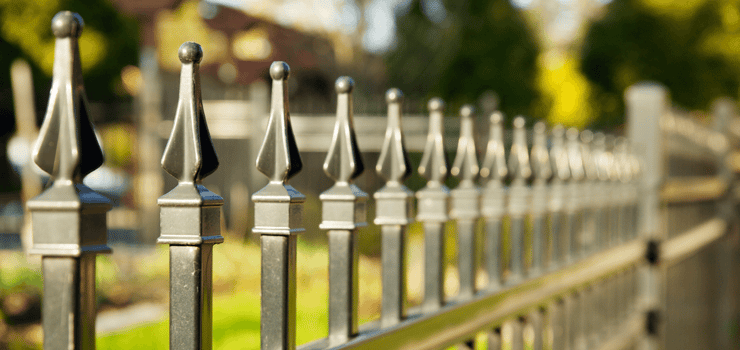 How to Properly Fence Your New Home Build Pointed Fence image