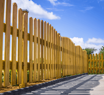 How to Properly Fence Your New Home Build Wood Fence image